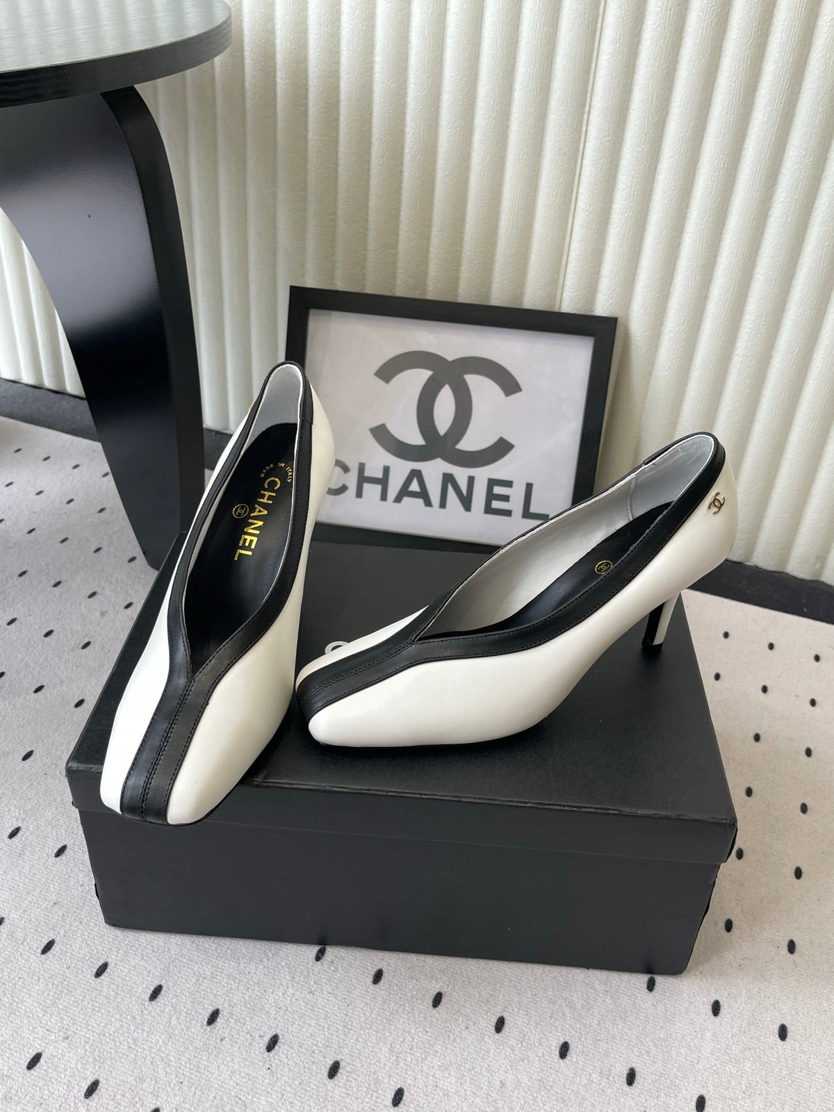 CC 26s Matthieu Blazy Pump 9.5cm White Sheepskin 807484
