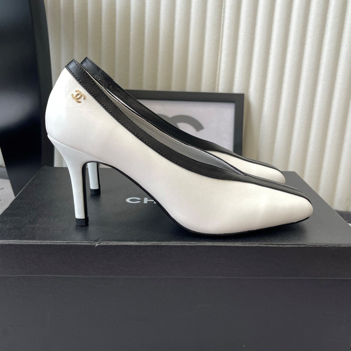 CC 26s Matthieu Blazy Pump 9.5cm White Sheepskin 807484