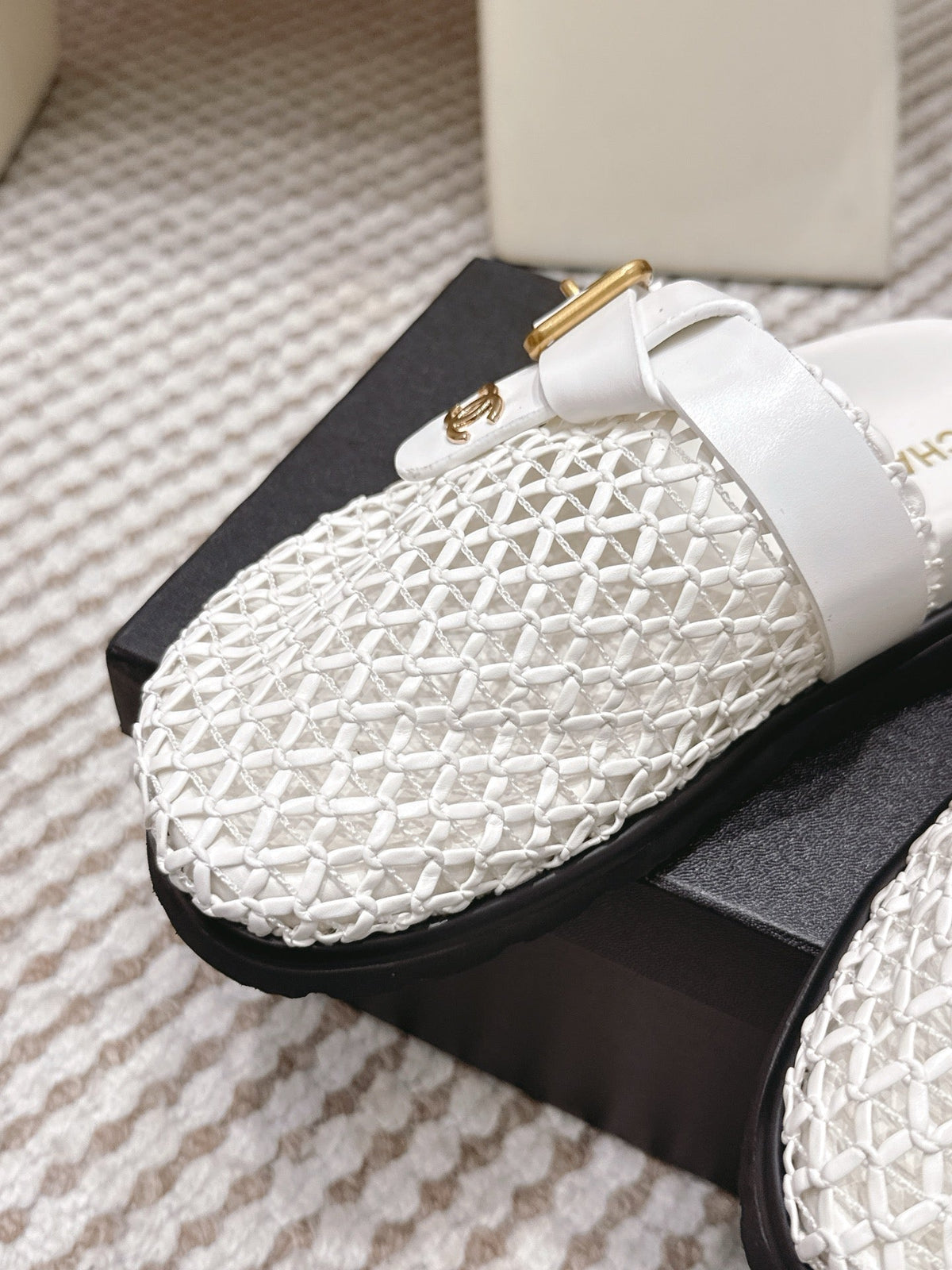 CC Woven Clog White Glossy Leather 721526