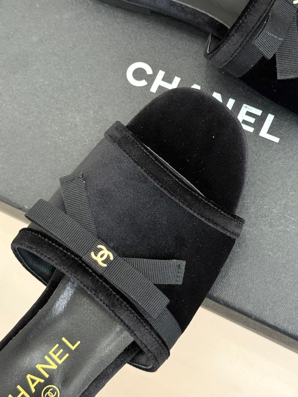 CC 26S Double C Bow Braid Slippers Black Velvet 717786