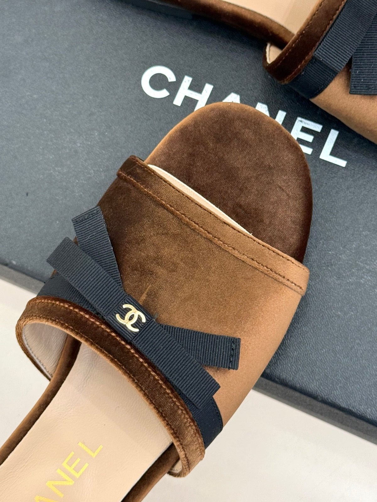 CC 26S Double C Bow Braid Slippers Brown Velvet 717788