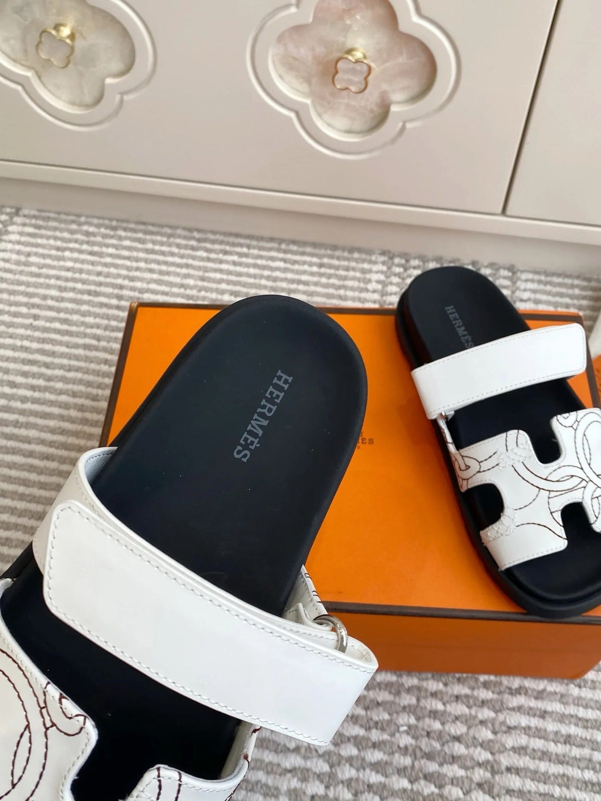 HM 2026 Velcro Slippers White Sheepskin 667458