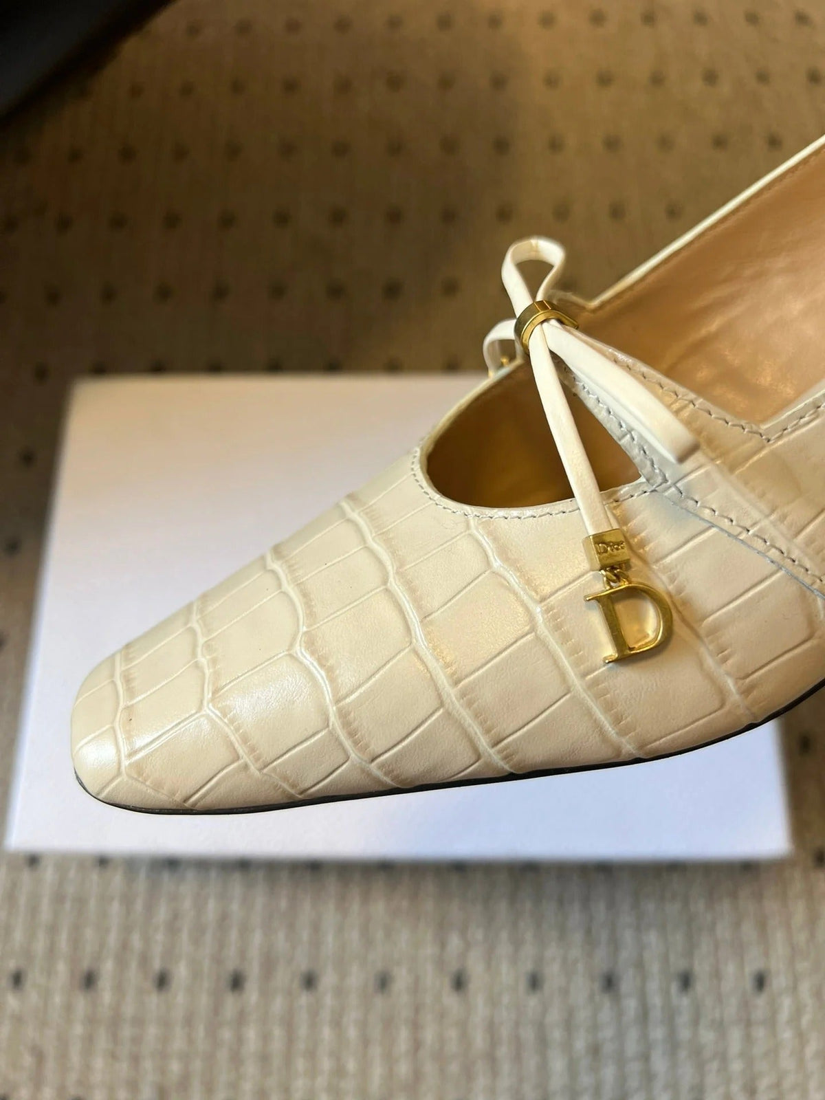 CD 26s Low Heel Pump 30 Beige Cowhide 651161