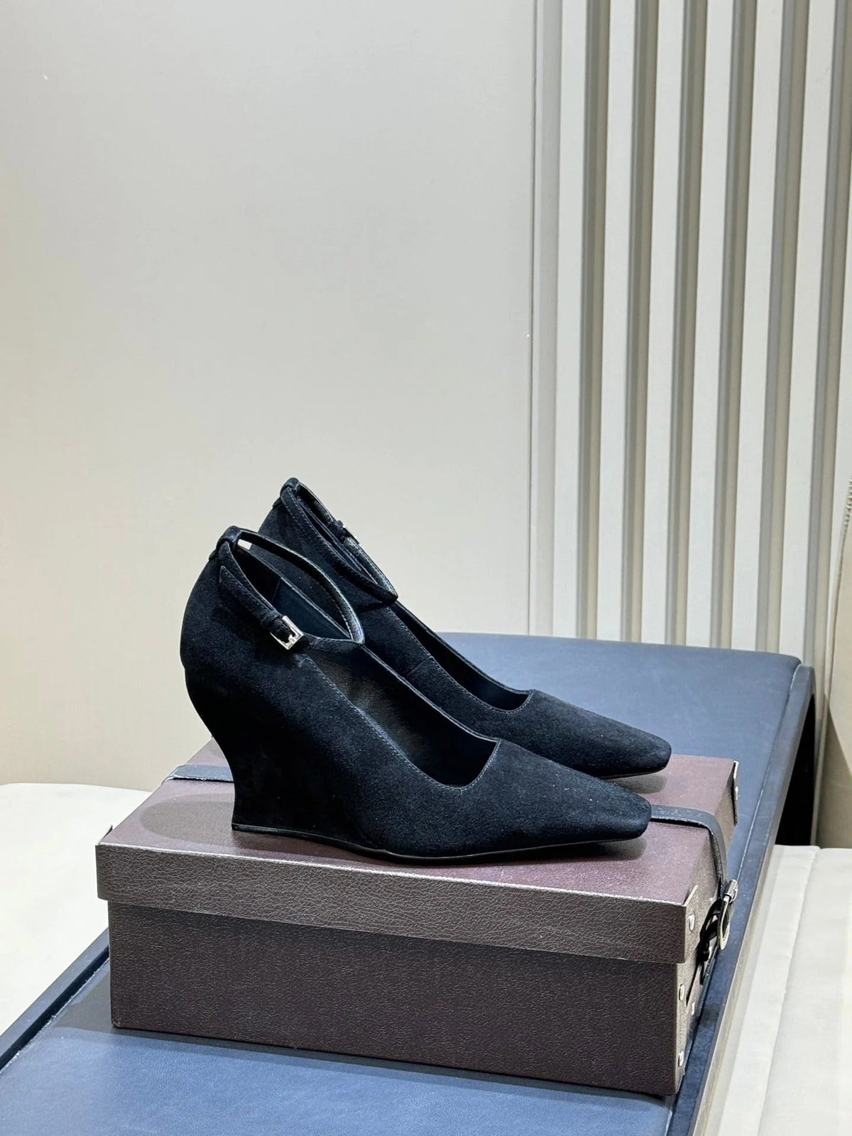 Alaia 2026 Wedge Pumps Velvet Leather 789590