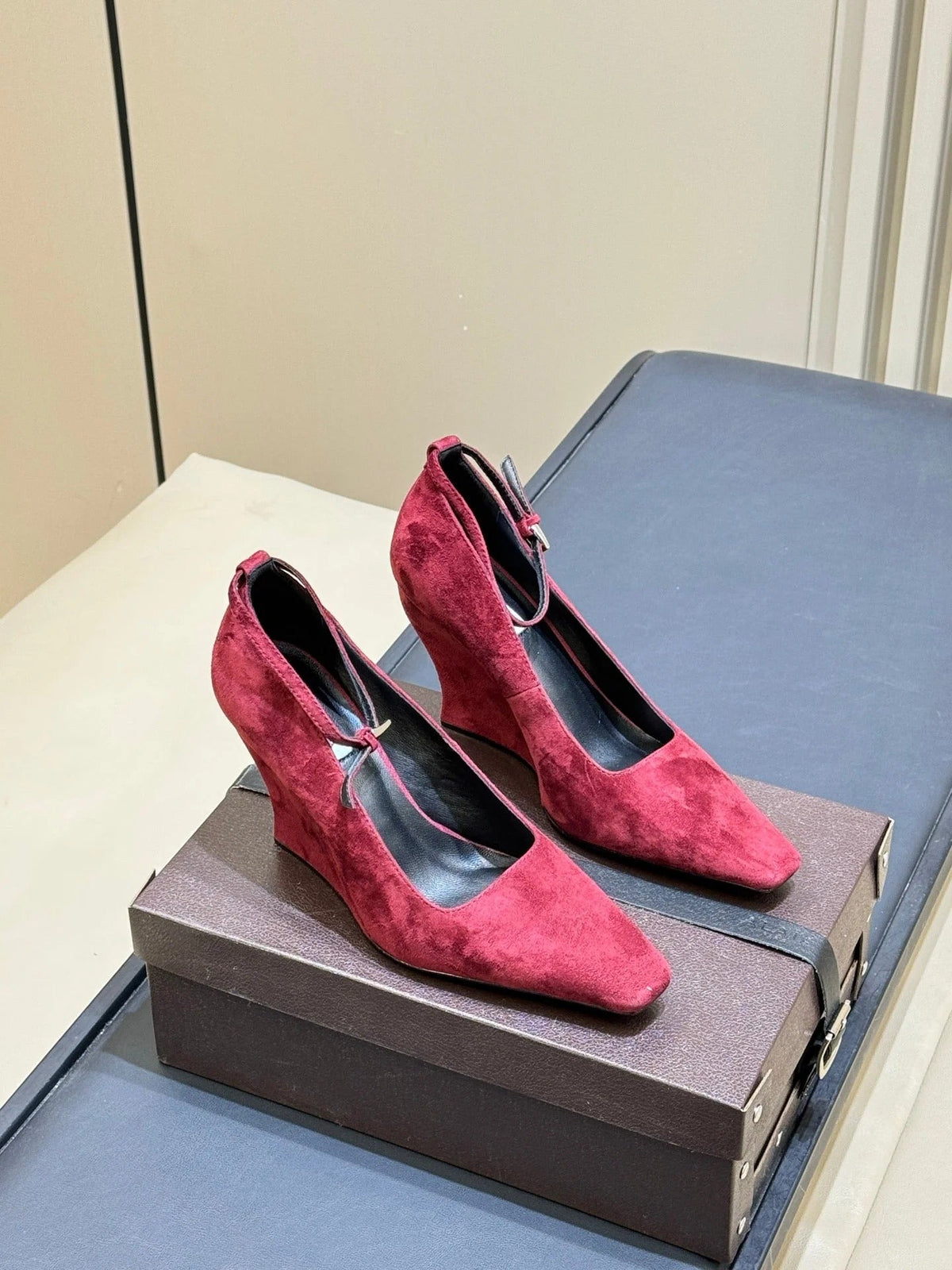 Alaia 2026 Wedge Pumps Velvet Leather 789590