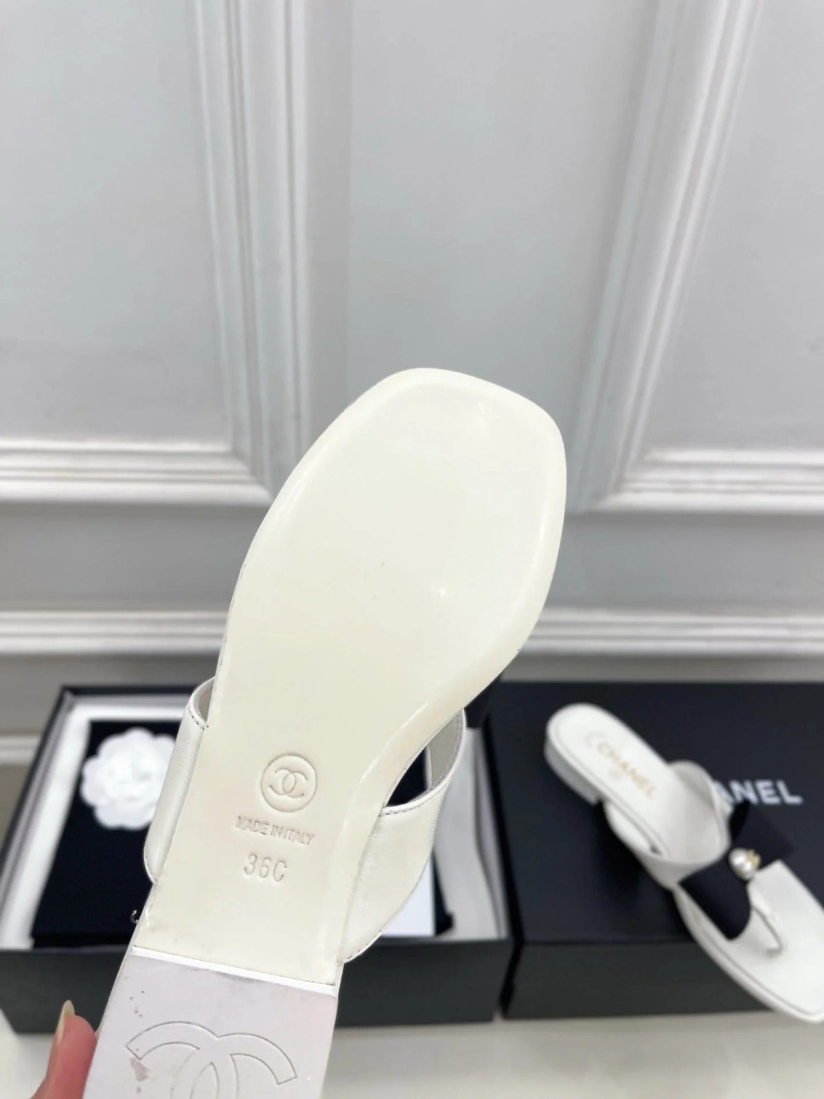 Chanel 2026 Double C Pearl Bow Flip-Flops Leather Sheepskin 831448