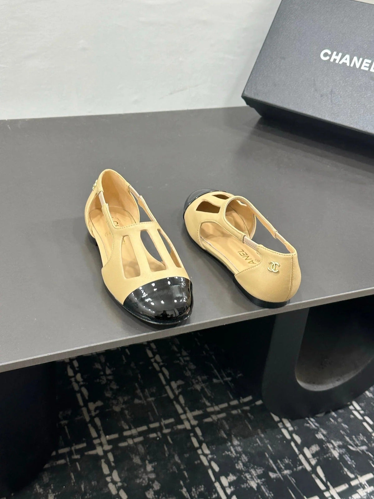 Chanel 2026 Flat Sandals Leather Sheepskin 832561