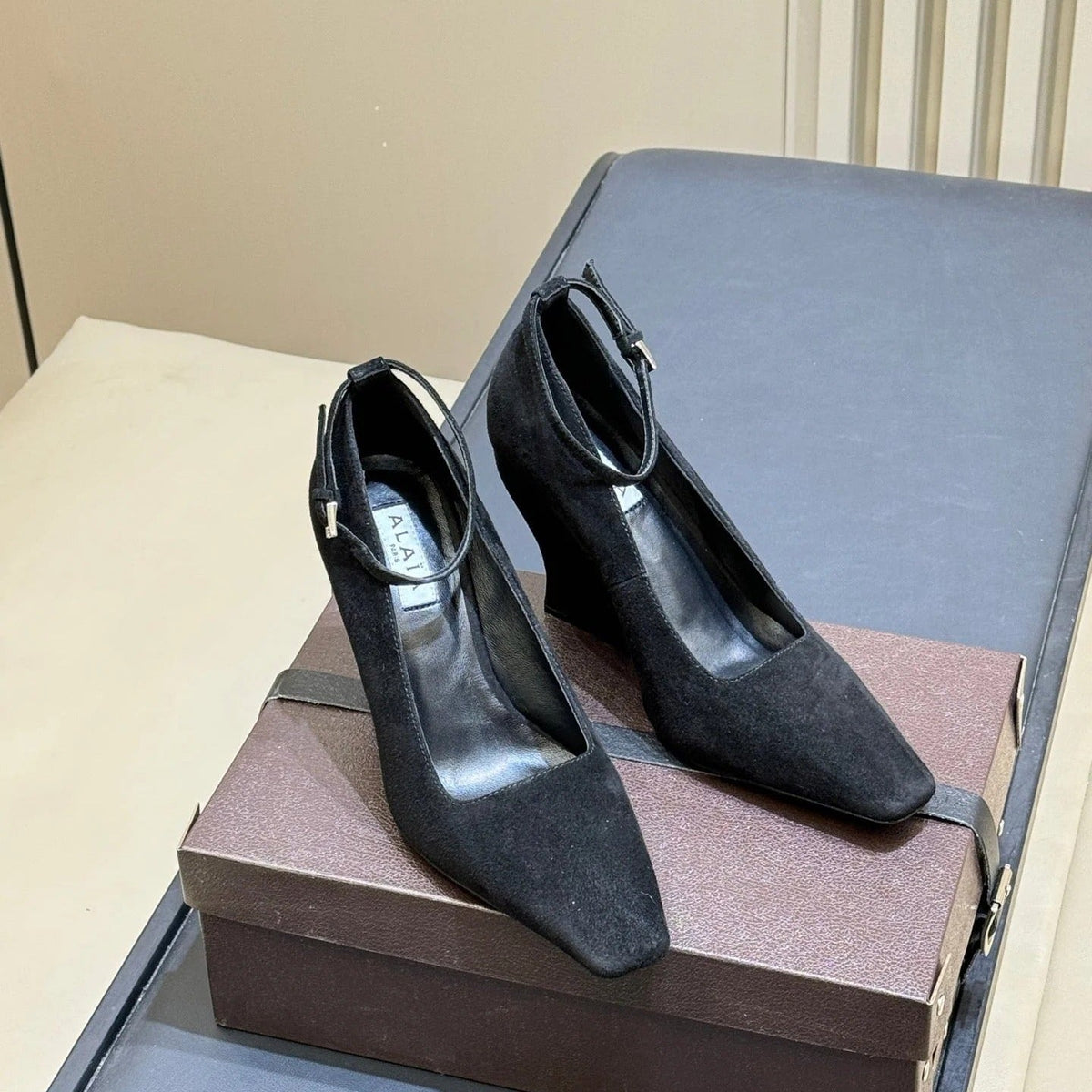 Alaia 2026 Wedge Pumps Velvet Leather 789590