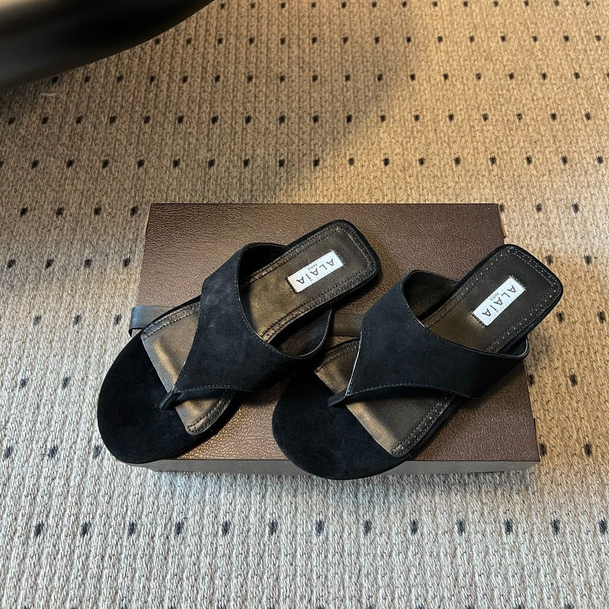 Alaia 2026 Flip-Flops Flat Velvet Sheepskin 803344