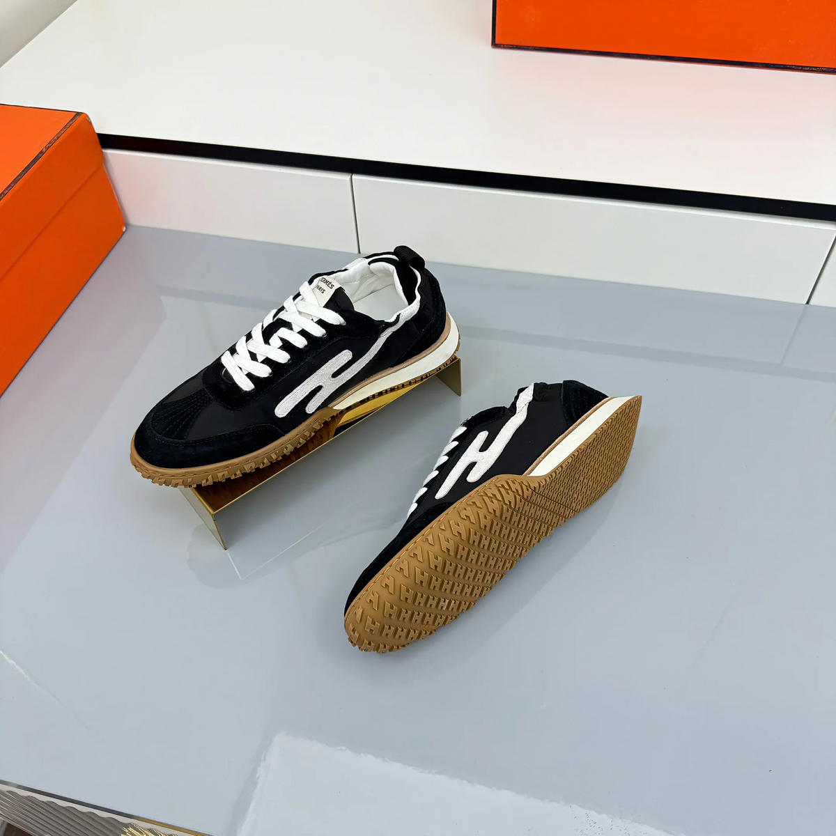 HM 2026 Casual Sneakers Black White Suede 667354