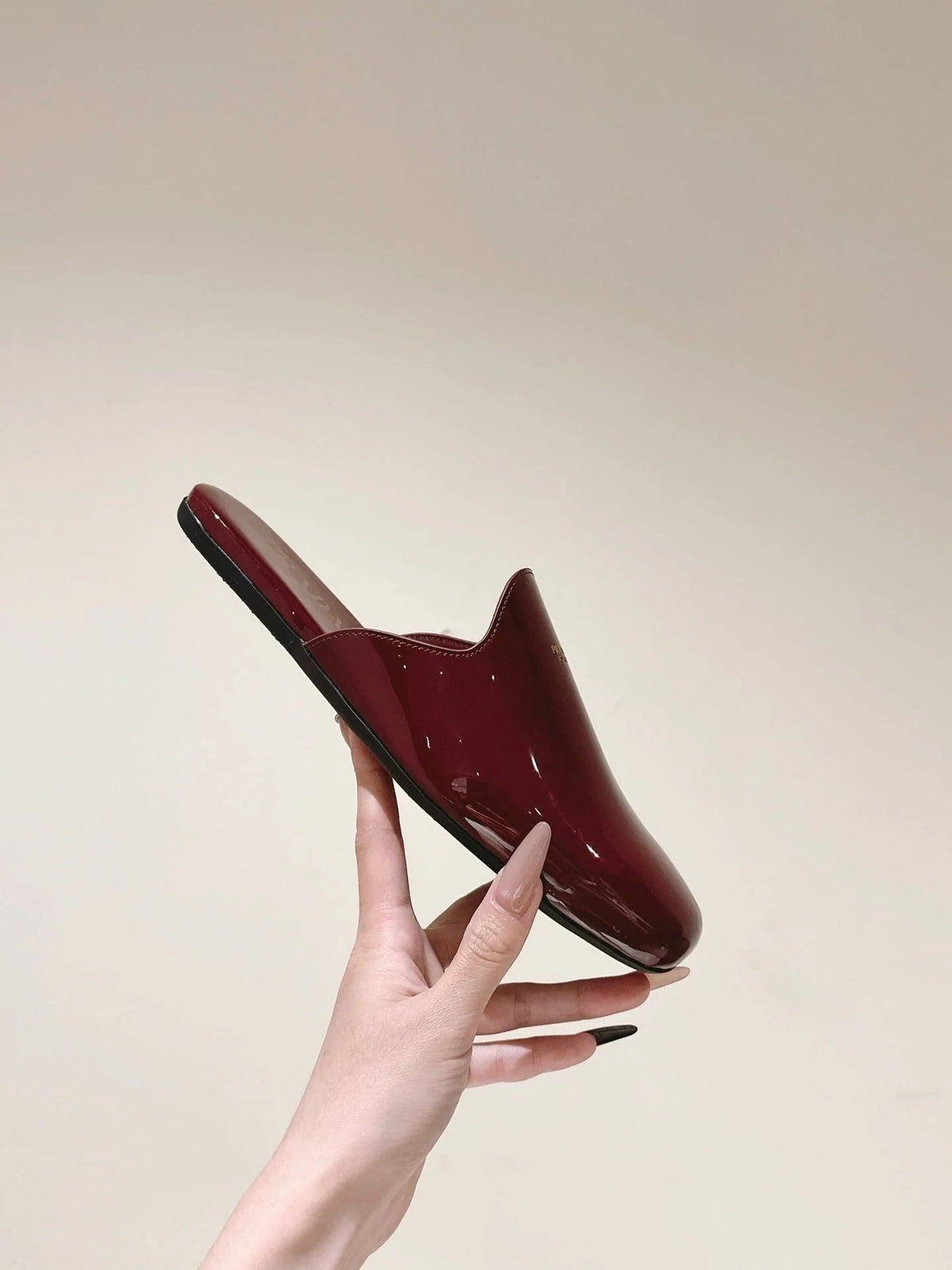 PRA 2026S Flats Mule Dark Red Patent Leather 657681