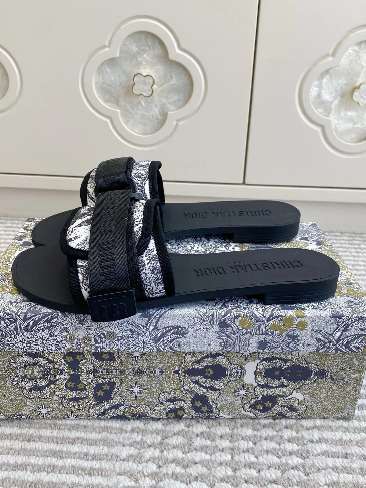 CD 26s Flat Slippers Black White Canvas Rubber 648130