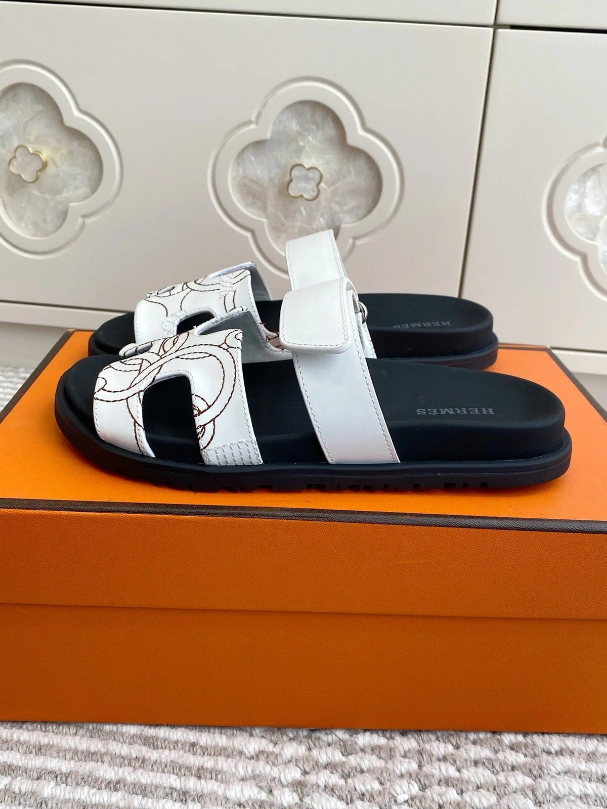 HM 2026 Velcro Slippers White Sheepskin 667458