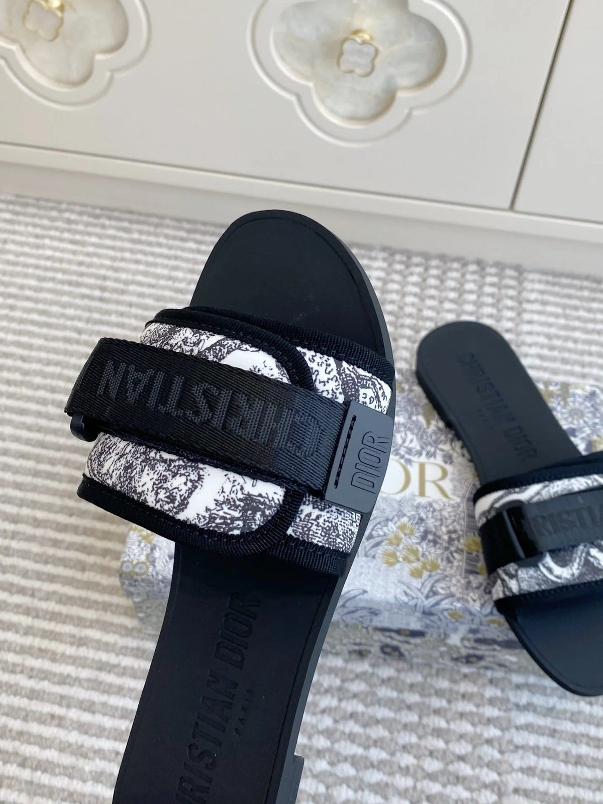 CD 26s Flat Slippers Black White Canvas Rubber 648130