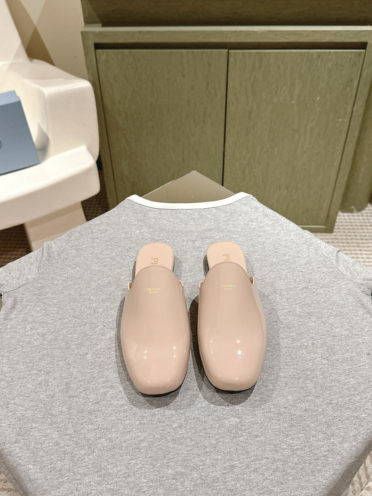 PRA 2026S Flats Mule Nude Patent Leather 657682
