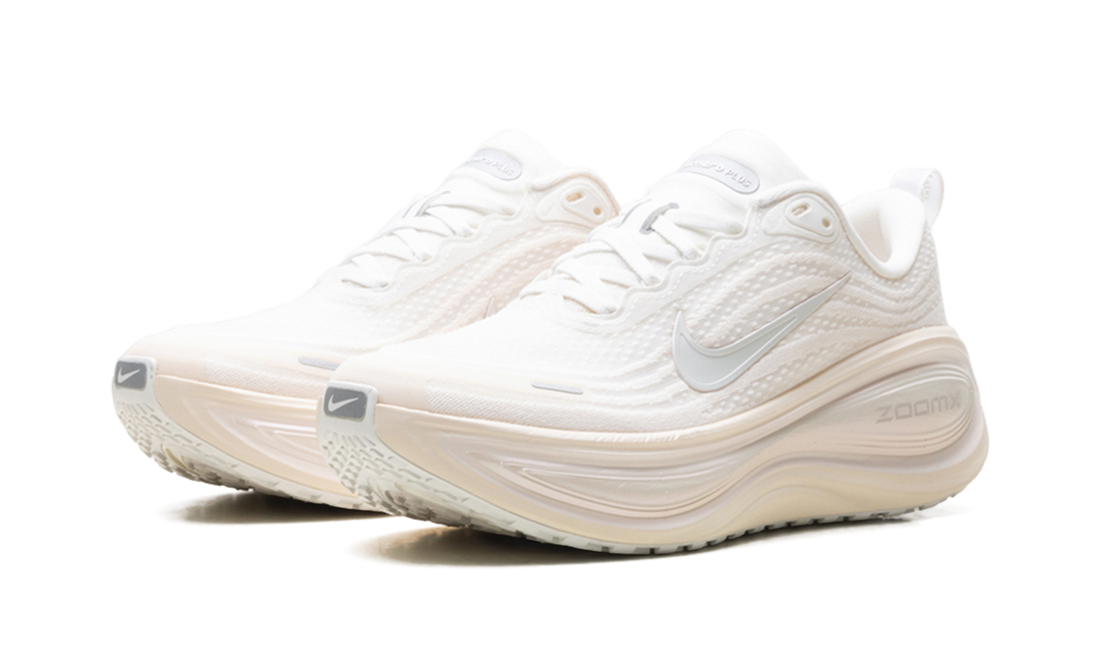 Vomero Plus WMNS Summit White Phantom Chalk IO9916 100